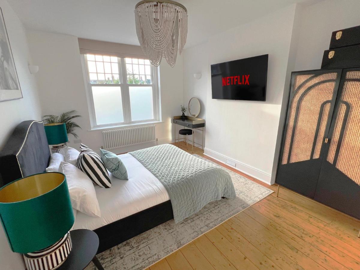 1 Bed / 1 Sofa Bed 'Scandi' Style Ground Floor Apartment Йоувил Екстериор снимка